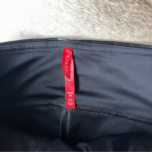 NWT Spanx Faux Patent Leather Classic Black Leggings High Rise Stretch - Picture 4 of 6